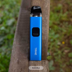 Kit de vape Innokin Trine en Klein Blue avec design épuré et écran OLED.